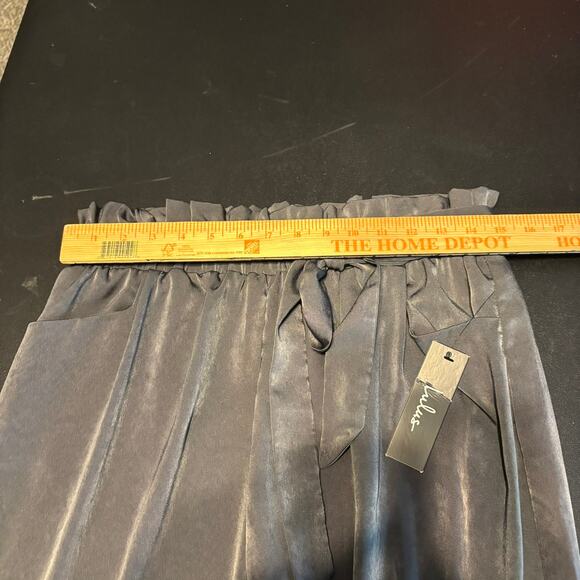 Lulus Chic Gray Paper Bag Tie Waist Pants Medium M NWT Shiny Dressy Cuff Hem - Picture 3 of 7